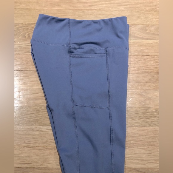 Ladies Danskin Capri Leggings - Size M - Picture 5 of 8